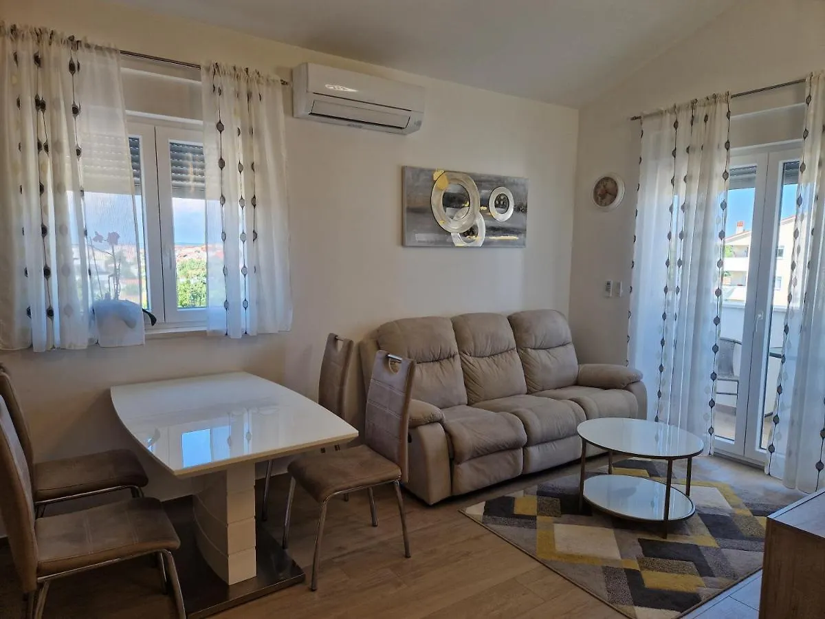 Apartman Sunrise Pola 0*,